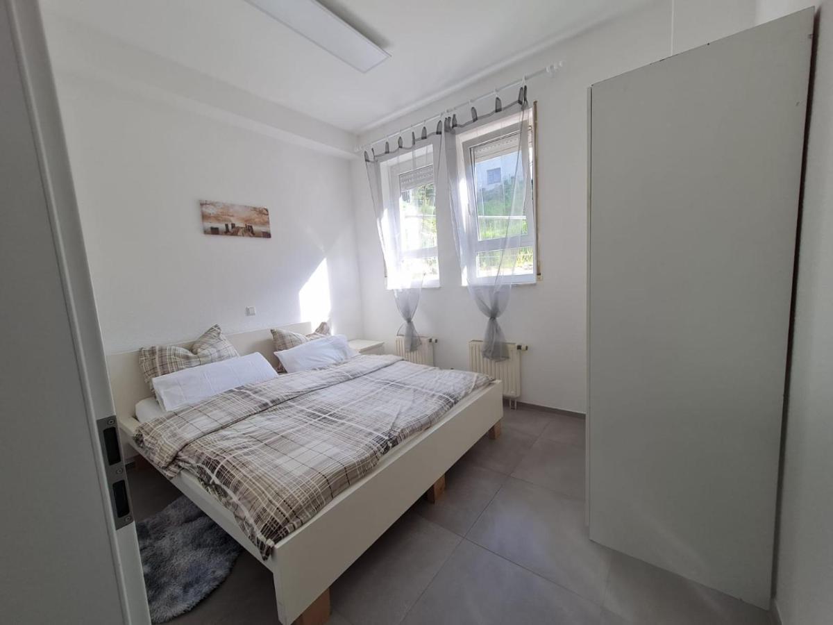 Pension Am Rathaus, 24H Check-In Mundelsheim Bagian luar foto
