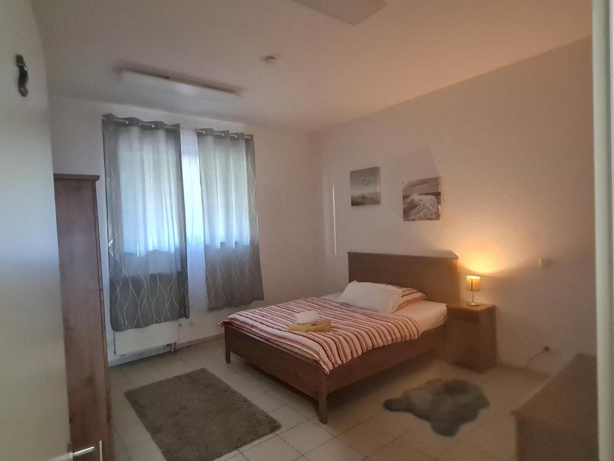 Pension Am Rathaus, 24H Check-In Mundelsheim Bagian luar foto